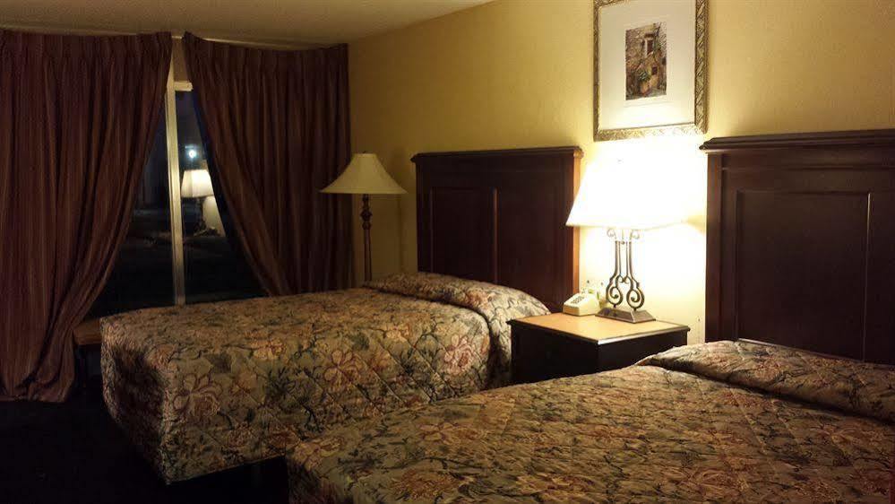 Super 8 By Wyndham Goldsboro Motel Exterior photo