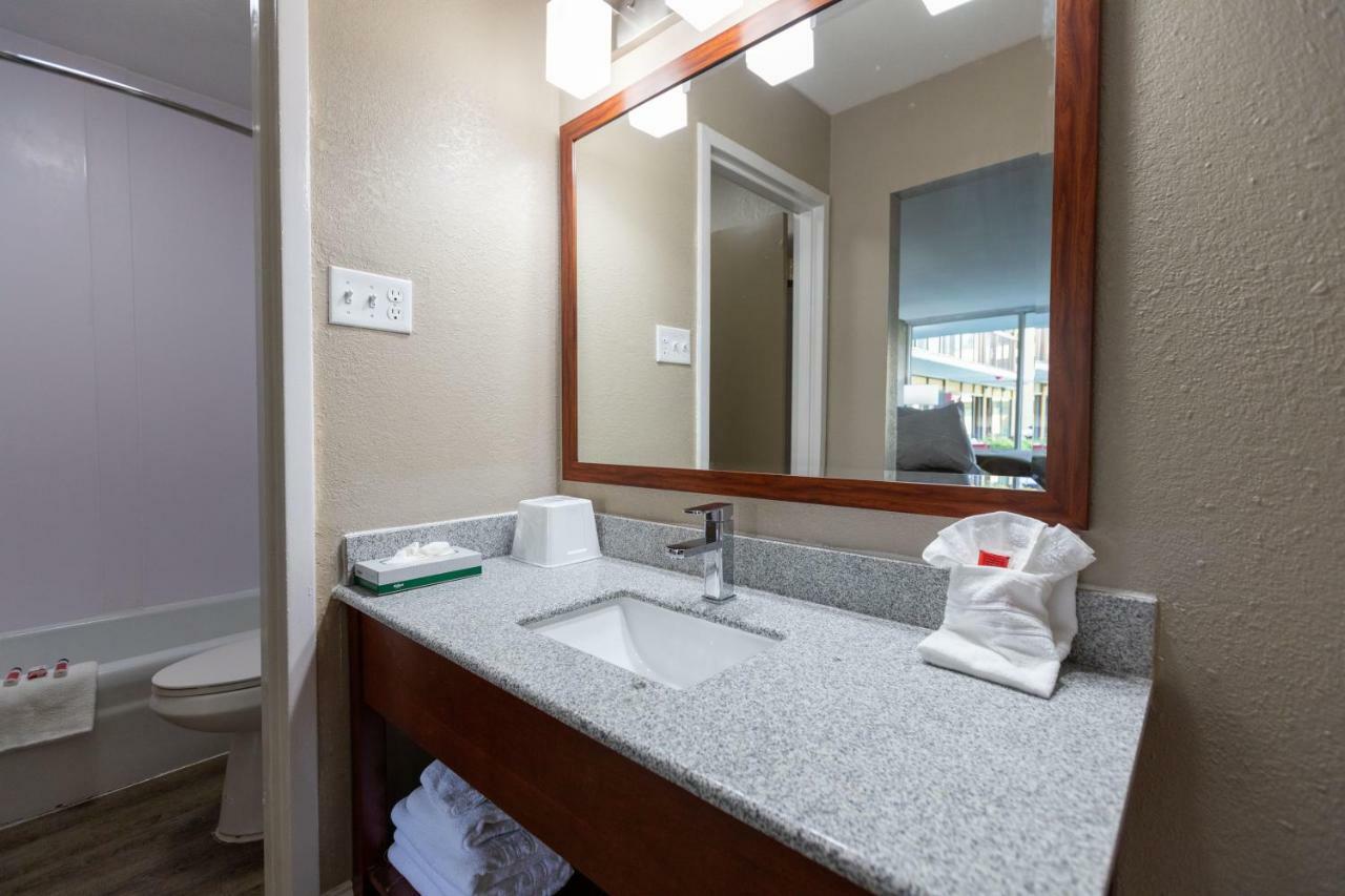 Super 8 By Wyndham Goldsboro Motel Exterior photo